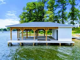 28 Wolftrap (Lakefront Escape)