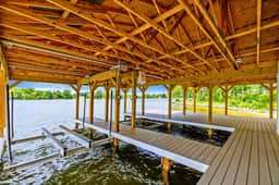 28 Wolftrap (Lakefront Escape)