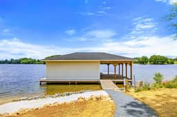 28 Wolftrap (Lakefront Escape)