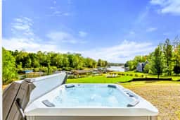 915 Lake Forest (Blueberry Bay)