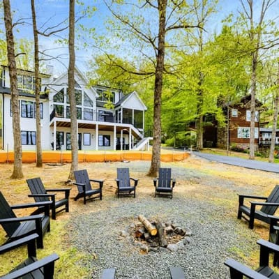 5728 Windy Oaks (Off The Hook)