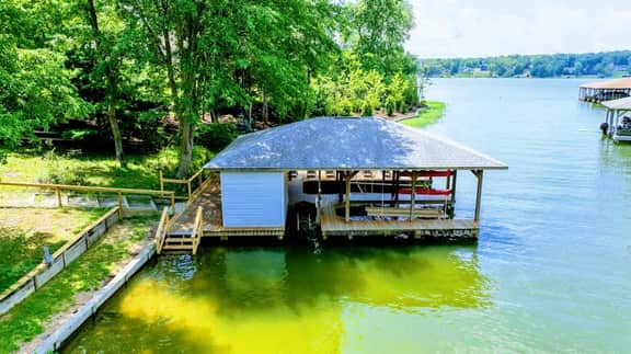 5306 Spinnaker Way (Blue Sails)