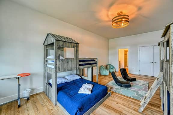 60 Marys Way (Captain's Quarters)
