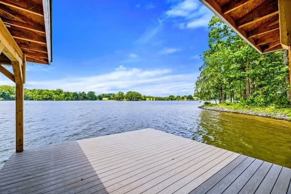 28 Wolftrap (Lakefront Escape)
