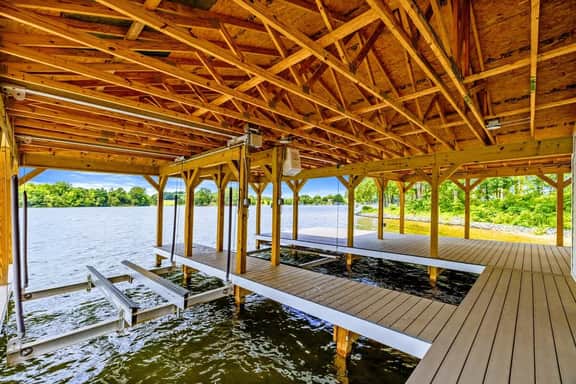28 Wolftrap (Lakefront Escape)