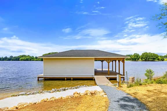 28 Wolftrap (Lakefront Escape)