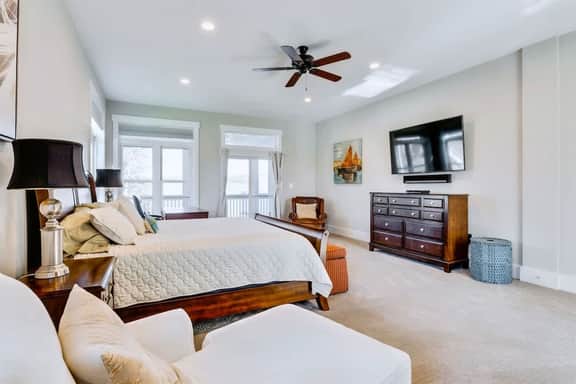 6616 Summerview (License to Chill)