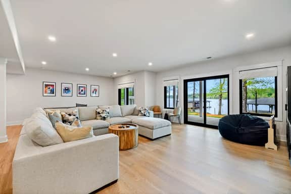 5728 Windy Oaks (Off The Hook)