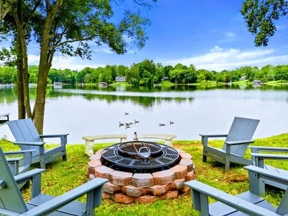 6504 Harbour Point (Lakefront Serenity)