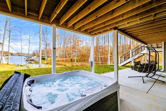 140 Lighthouse (Lighthouse Cove)