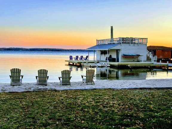 3017 Conways Trl (Lakeside Cottage)