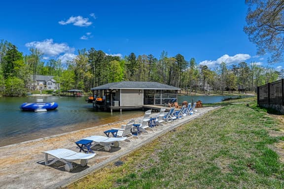 1729-LakeForestHaven